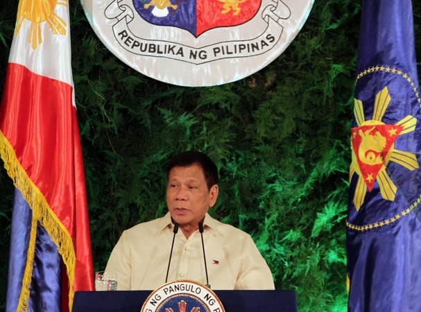 Karingasis R. Duterte prisaikdintas Filipinų prezidentu 