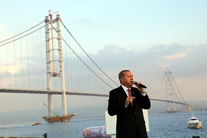 Turkijos prezidentas atidarė grandiozinį tiltą