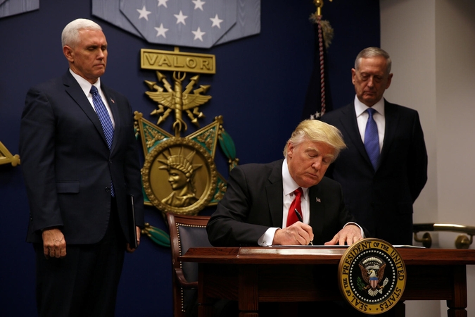 D. Trumpas nurodė pradėti JAV kariuomenės „didįjį atkūrimą“