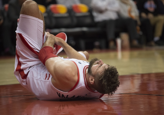 Įspūdingą „Raptors“ pergalę aptemdė J. Valančiūno trauma