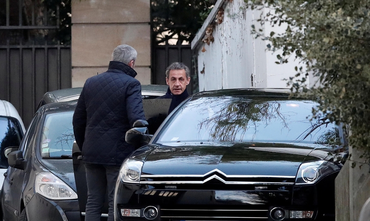 Prancūzijos eksprezidentas N. Sarkozy apklausiamas jau antrą dieną