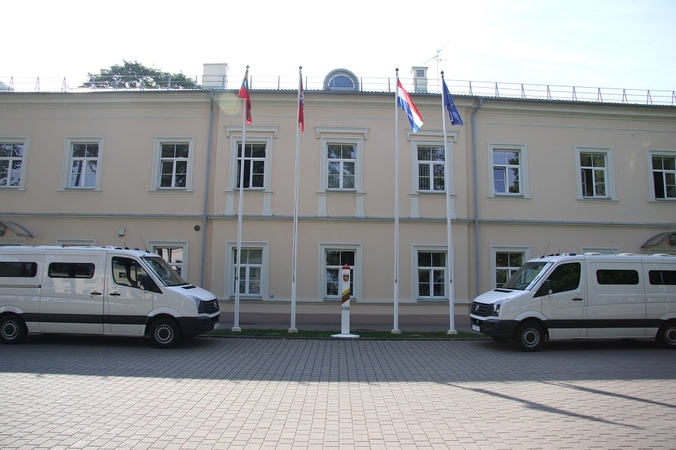 Nelegalius migrantus pasieniečiai vežios iš Olandijos gautais mikroautobusais