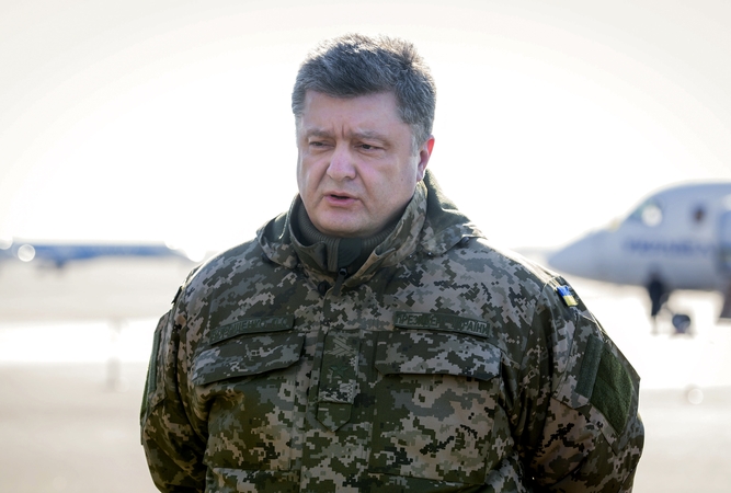 Ukrainos prezidentas paskelbė vyriausybės pajėgų atitraukimą iš Debalcevės