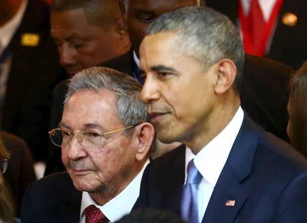 B. Obama ir R. Castro paspaudė vienas kitam rankas (papildyta)