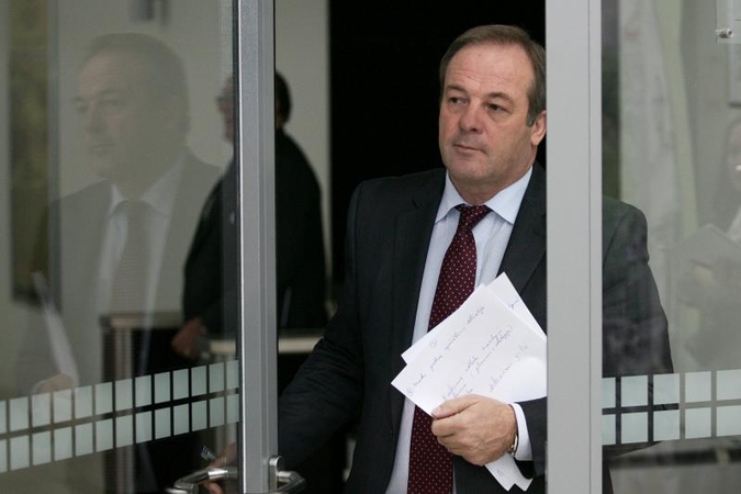 Korupcija įtariamas R. Adomavičius lieka nušalintas nuo pareigų