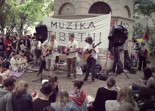 Šeštadienį D. Razauskas kviečia į „Om Jam Session“ Tibeto skvere