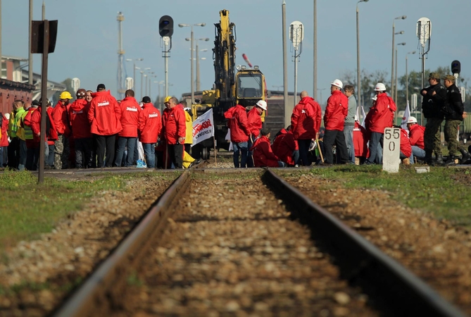 Lenkijos kalnakasiai užblokavo anglis iš Rusijos vežantį traukinį