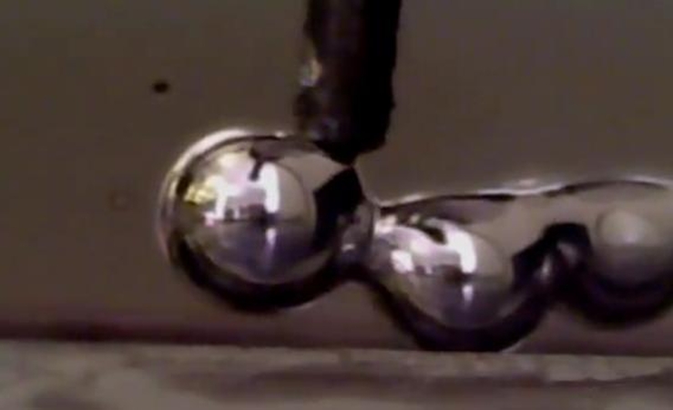 Terminatoriaus 2 stiliaus skystas metalas gali būti spausdinamas 3D spausdintuvais
