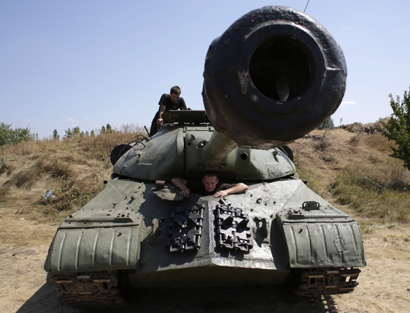 Ukrainos sukilėlių bastioną apšaudo iš artilerijos pabūklų: Vakarai perspėja Rusiją