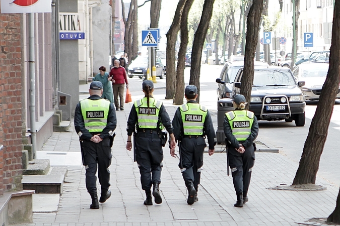 Jurbarke neblaivūs jaunuoliai sumušė policininkus