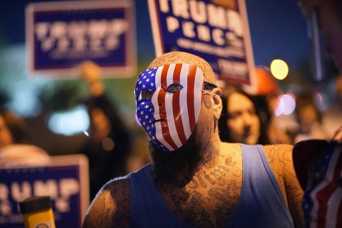 D. Trumpas ragina įšaldyti balsų skaičiavimą