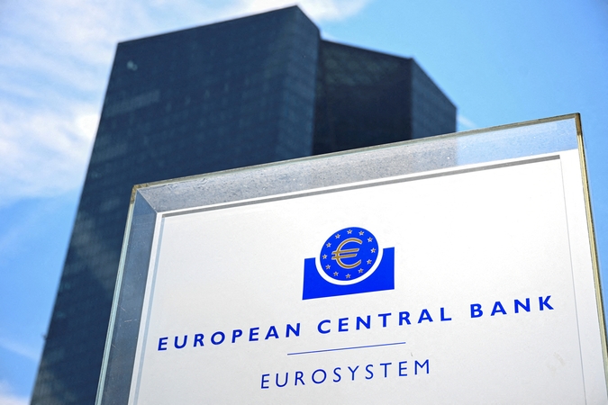 Europos akcijos svyruoja belaukiant ECB sprendimo dėl palūkanų normos