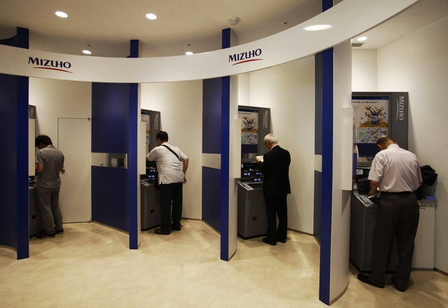 Japonijoje paskelbtas labai neįprastas įsakas bankomatais besinaudojantiems senjorams