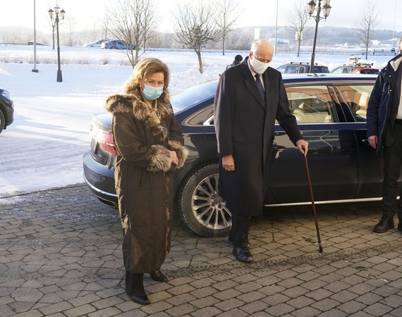 Norvegijos karalius ir karalienė pasiskiepijo nuo koronaviruso