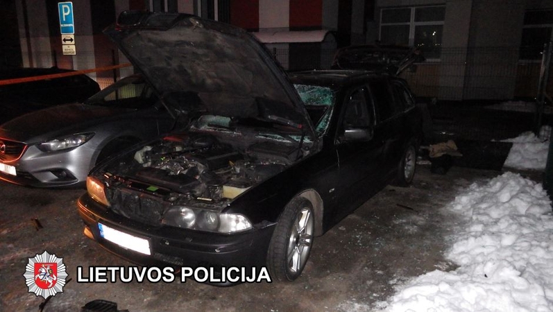 Policija: BMW Naujojoje Vilnioje susprogdintas kilus nesutarimui tarp draugų