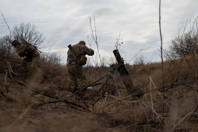 CNN: rusų pajėgų dronai Ukrainos pietuose į apkasus numetė uždraustų dujų