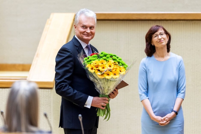 G. Nausėdai įteiktas naujas prezidento pažymėjimas