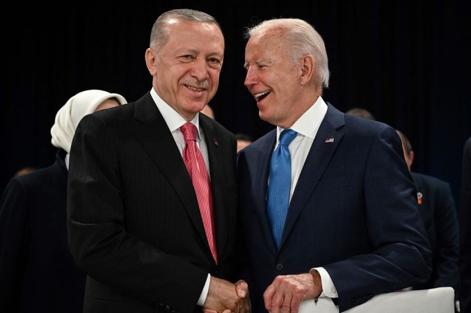 J. Bidenas Baltuosiuose rūmuose priims R. T. Erdoganą