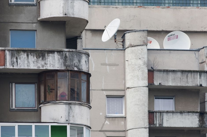 Iš balkono – šūvis į vyrą