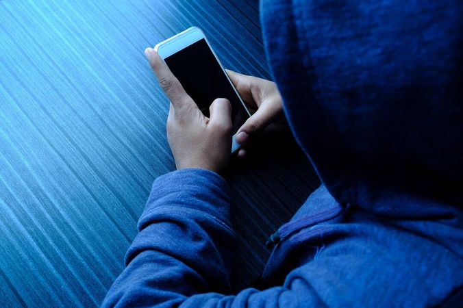 Moteris per feisbuką susipažino su vyriškiu ir neteko beveik 20 tūkst. eurų 