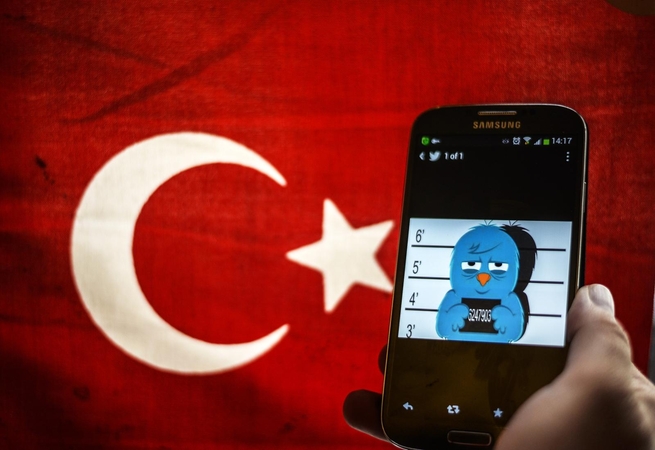 Turkija po teismo sprendimo raginama atšaukti „Twitter“ draudimą