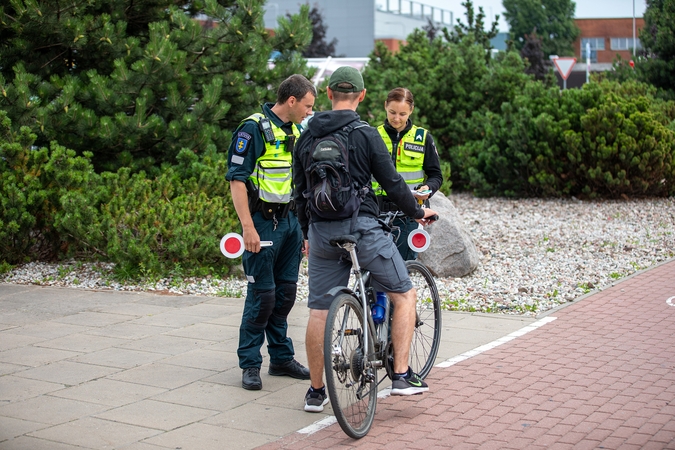 Policijos pareigūnams darbo Klaipėdoje netrūksta: taisykles pažeidinėja ir pėstieji