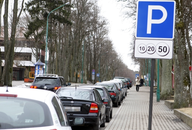 Karantinas Palangos nesustabdė: lietuviai į kurortą plūdo pramogauti