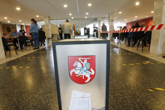 Rinkėjai veržiasi balsuoti iš anksto: aktyviausi neringiškiai