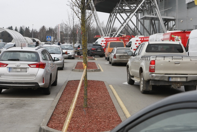 Uostamiestyje prie prekybos centrų – kova dėl vietų: ribojimai beprasmiai?