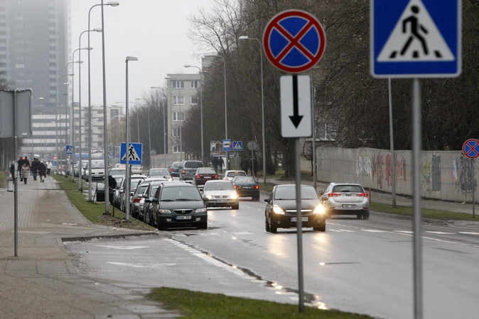 Šviesoforas judrioje Klaipėdos sankryžoje siutina vairuotojus: situacija tik pablogėjo