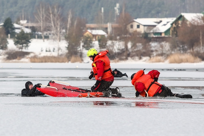 Per plauką nuo tragedijos: skendusį žmogų išgelbėjo praeiviai