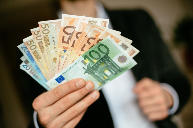 Brangstančios paskolos gąsdina lietuvius, bet ekonomistai turi ir vieną gerą žinią