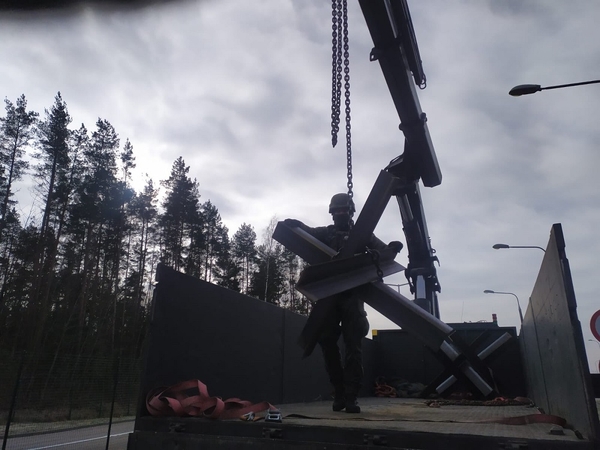 Prie Lenkijos sienos statomi gynybiniai įtvirtinimai: Lietuvai tokių nereikia?