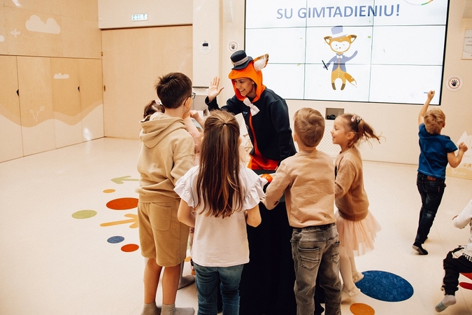 Vaikų edukacinių pramogų centras „CurioCity“ kviečia į savo gimtadienio šventę