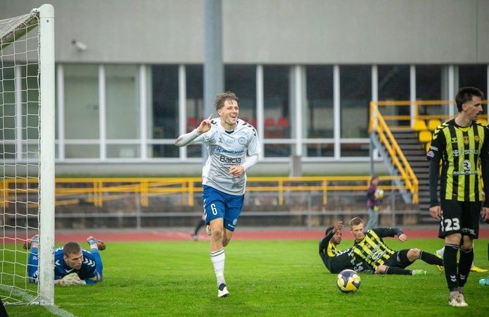 Įvarčiai: „Hegelmann“ futbolininkas V. Armalas du kartus nuginklavo šiauliečių vartininką G. Baliutavičių.