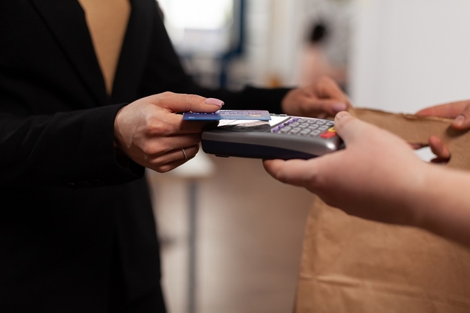 Siūloma iki 1 euro mažinti būtiniausių bankų paslaugų krepšelio kainą