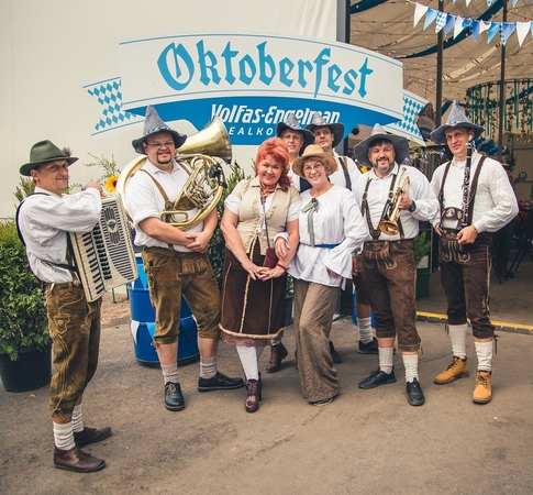 „Oktoberfesto“ aprangos tradicijos: drabužiai iš bebrų odos ir visame pasaulyje išgarsėjusi suknelė