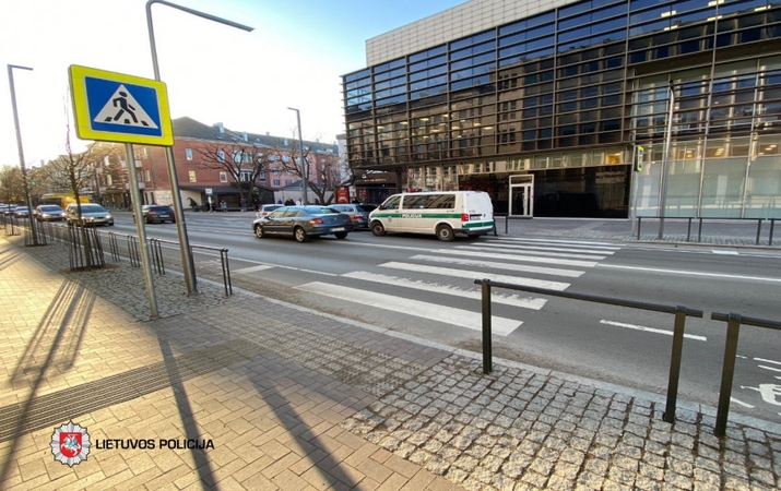 Praėjusi para keliuose: žuvo pėsčiasis, sužeista vienuolika žmonių