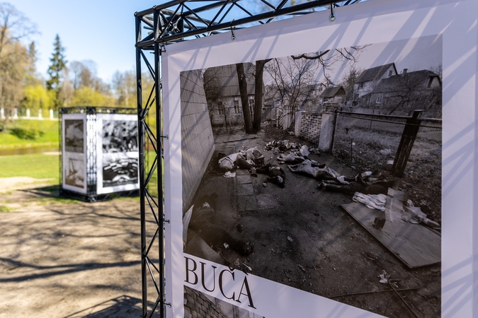 Prie Rusijos ambasados Vilniuje – protestas dėl seksualinio smurto Ukrainoje