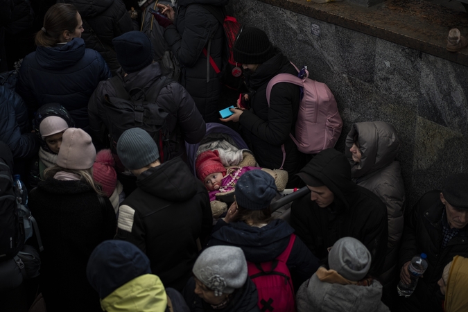 ES: Ukrainoje daugiau nei 7 mln. žmonių priversti palikti namus