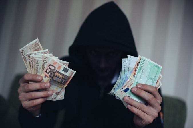 Bankininkais apsimetę sukčiai vėl siautėja: iš dar trijų gyventojų išviliojo po 10 tūkst. eurų