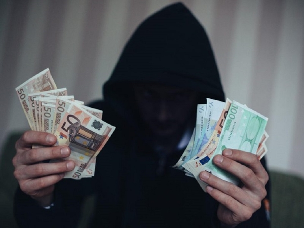 Sukčiais patikėjusi Anykščių įmonė vos neprarado beveik ketvirčio milijono eurų