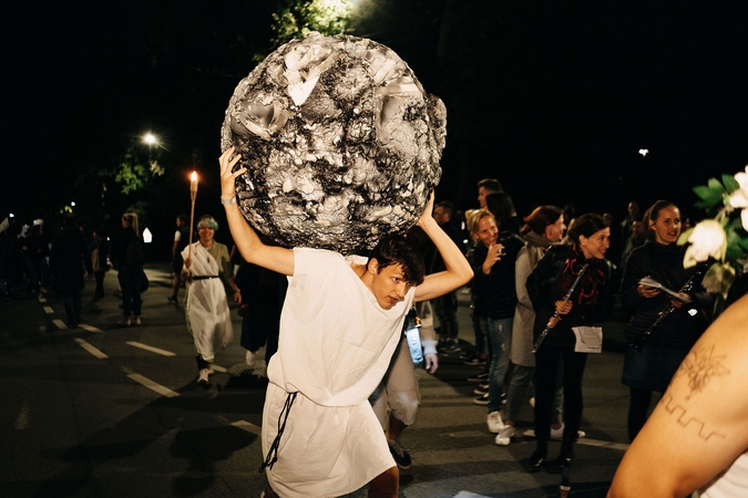 Kopti į kalną atbulomis? „Fluxus“ festivalyje tai – įmanoma