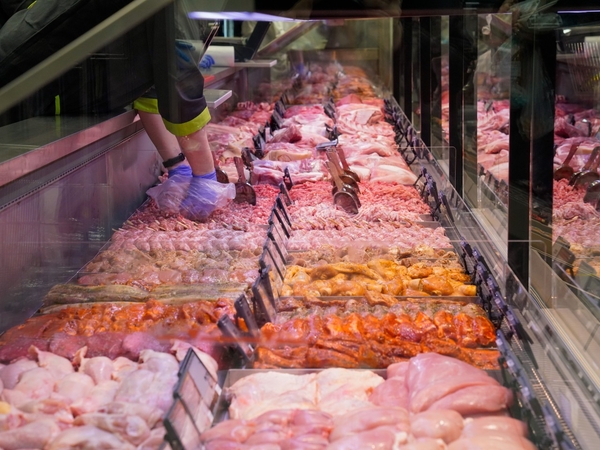 „Iki“ sveriamose vitrinose – vištiena be antibiotikų