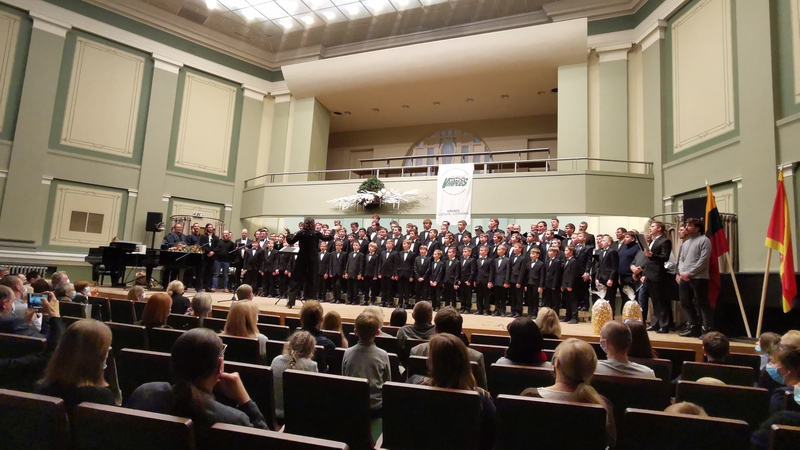 Profesionalai: po muzikos teorijos, solinio ir chorinio dainavimo pamokų „varpeliukai“ lipa į didžiąją sceną nejausdami streso.