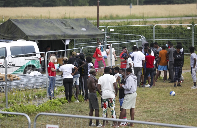 Nelegalių migrantų stovyklose – prostitucija, vagystės ir žmonių žalojimai?