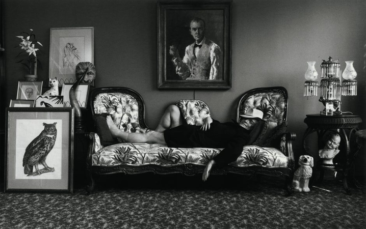 Rašytojas Trumanas Capote savo bute, Niujorkas, 1977 m. Arnoldas Newmanas.