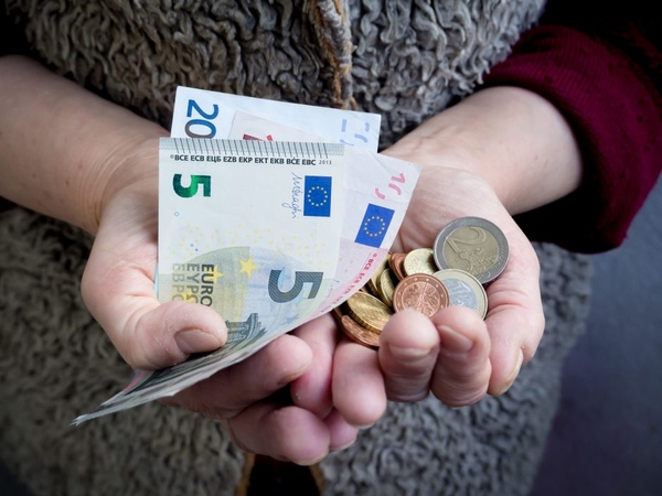 Senolei paskambino sukčius: išviliojo net 5000 eurų