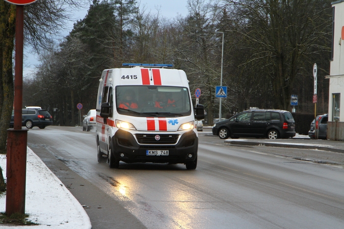 Panevėžio rajone apvirto automobilis su septyniais žmonėmis