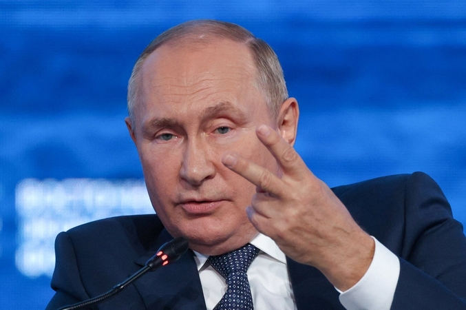 V. Putinas ėmė duoti sunkiai vykdomus įsakymus: elgiasi kaip A. Hitleris 1945 metais?